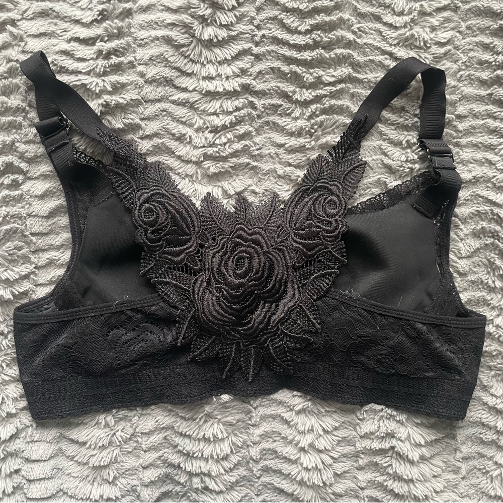 Front Clasp Bra - Picture 2 of 4